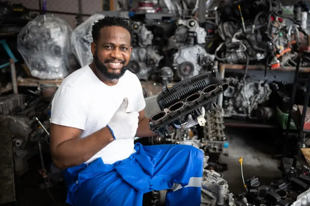 mechanic giving a thumbs up